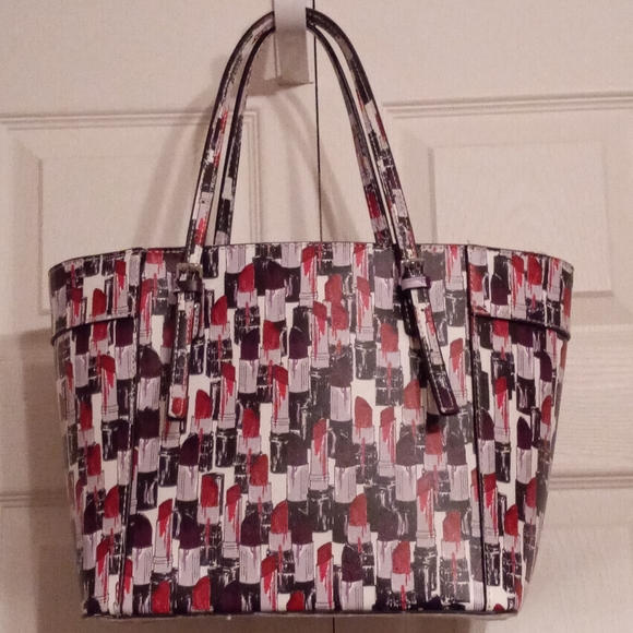 GUESS Delaney Tote In Hard-To-Find Lipstick Print *Excellent Condition* - Picture 2 of 7